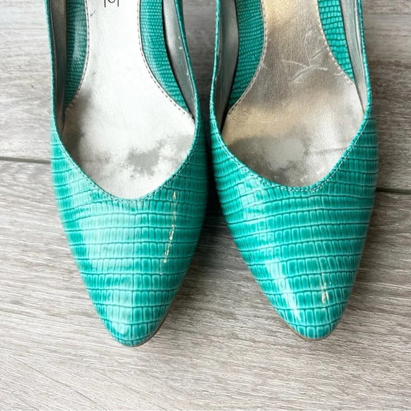 Circa Joan and David  Turquoise Textured Patent Leather Pumps - Picture 4 of 12